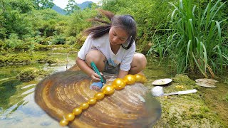 Outdoor handmade pearl picking technology see how I can turn pearls into a treasure [upl. by Tnairb291]