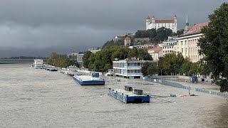 Bratislava aktuálna situácia Dunaj zaplavuje nábrežie pri Eurovei aj časť Petržalky [upl. by Eupheemia]