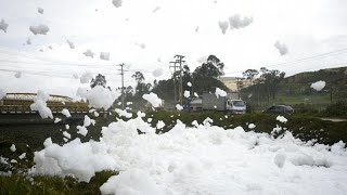 De la mousse contaminée inquiète les habitants de Mosquera en Colombie [upl. by Theodor337]