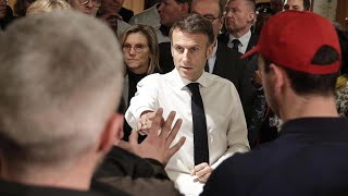 Emmanuel Macron inaugure le Salon de lagriculture sous les sifflets et les huées • FRANCE 24 [upl. by Tullusus61]