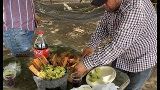 Molcajete de chicharrón con carnita bien crujiente [upl. by Krisha]