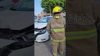 Conductor en estado inconveniente provoca accidente en avenida Díaz Mirón [upl. by Suhpesoj794]