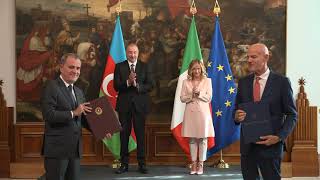 Cerimonia di firma di protocolli dintesa tra Italia e Azerbaigian [upl. by Gerius754]