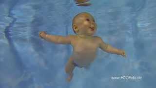 Babyschwimmen Unterwasserfotos im Babyschwimmkurs [upl. by Sayles]