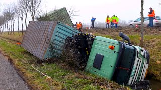 BERGING  Vrachtwagen met containers in de sloot Scania 🚚 [upl. by Gill564]