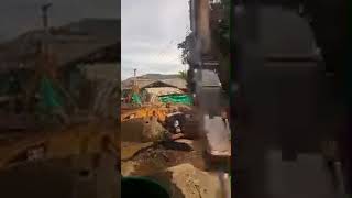 estamos en la demolición de pavimento fr4ctur4do gracias por ver y compartir 🚜👍👷 [upl. by Conah]