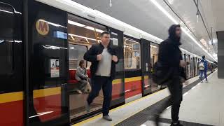 Metro Warszawskie Stacja Targówek Mieszkaniowy [upl. by Eisset125]