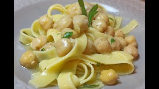 Pasta e Ceci Ricetta Veloce e Facile [upl. by Kassab]