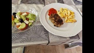 Bifteki mit Griechischen Bauernsalat [upl. by Pantia]