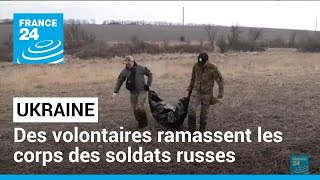 En Ukraine des volontaires ramassent les corps des soldats russes • FRANCE 24 [upl. by Kcirredal]