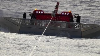 Pistenking PistenBully 600W Polar beim Einsatz am Seil  RC Snowcat at operation with winch [upl. by Broderick]