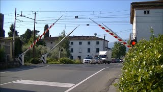 Spoorwegovergang Capannori I  Railroad crossing  Passaggio a livello [upl. by Redmond]