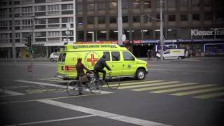 Ambulance 423 et smur Genève 2912009 [upl. by Airamak358]