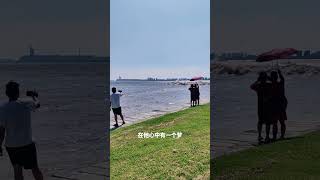 I hope everyone comes to Qiantang River to see the first tide Come on Ergou That is your best [upl. by Leong]