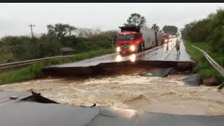 A Agua levou a Rodovia em Bora Prejuizo Gigantesco pro RS [upl. by Icnan]