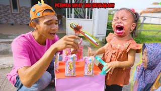 BAYI LUCU PENJUAL PERMEN SIKAT GIGI BERDARAH [upl. by Oloapnaig]