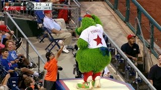 Phanatic gives Giants fan the cold shoulder [upl. by Carlene]