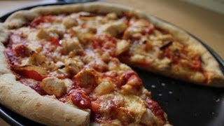 Hoe maak je een pizza met kip oa deeg recept [upl. by Dalis]