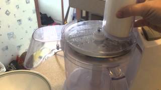 How to slice using the Black amp Decker Quick N Easy Food Processor [upl. by Acirej]