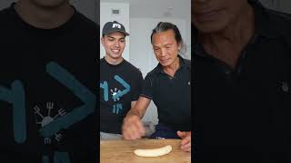 ¡Papá Iron Chef prueba un plátano japonés de 40 🍌🔥 ¡Increíble [upl. by Vonni]