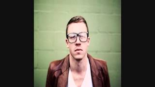 Macklemore amp Ryan Lewis ft Wanz  Thrift Shop Instrumental with Lyrics [upl. by Norre]