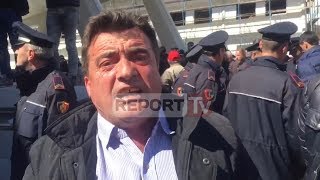 Report TV  Dhuna protestuesitRamës Mos luaj me zjarrin Turp të kesh hajde këtu [upl. by Neitsirhc566]