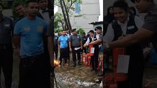 মেয়েরাও যেন বাসা বাড়িতে আগুন নিভাতে পারে।I Fire training Nur Blogs fire firefighter [upl. by Latsyk]