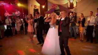 Najlepszy Pierwszy Taniec na wesoło 2013  Ona tańczy dla mnie  the best first dance ever [upl. by Llehcar28]