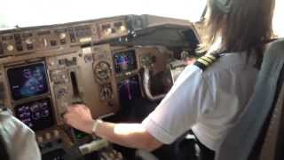 757 Gal ♦ Cockpit Rough Windy Landing ♦ quotWhat Runway quot [upl. by Nigem]