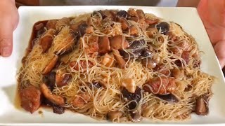 Super Easy Canned Pig Trotter Beehoon Recipe 罐头 猪脚米粉 [upl. by Egor]