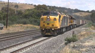 Superfreighter at speed  8000 HP on 5SM9  Australian trains and railroads [upl. by Onaivlis]