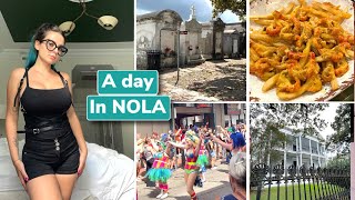 Vlog day in New Orleans Parade and crawfish fries [upl. by Saffren807]