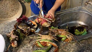 Vietnam sweet and sour MUDCRAB  Seafood street food in Vietnam [upl. by Haleemak485]