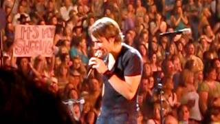 Keith Urban brings fans on stage [upl. by Hnib]