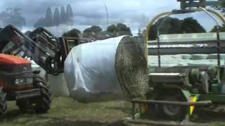 Krone Comprima Baling silage without net quotBaletitequot film for perfect silage New Zealand 2010 [upl. by Tabib683]