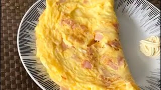 Omelette au jambonfromage [upl. by Nimsaj705]