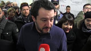 Elezioni scrutatore a Salvini quotCi vediamo tra tre mesiquot E lui fa le corna [upl. by Ettore309]