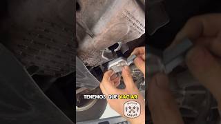 Cambiar sensor de Nivel de Aceite con Aspiradora 😱 mecanicaautomotriz automobile mecanicas tips [upl. by Darb]