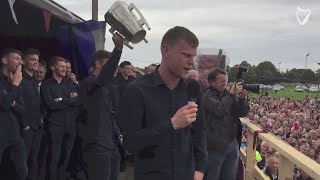 WATCH Galway hurlers receive heroes welcome with spine tingling rendition of The Wests Awake [upl. by Etnomed]