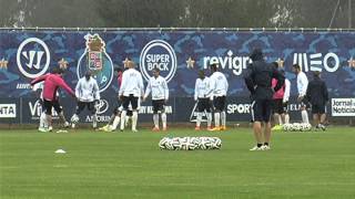 Futebol Óliver em treino integrado condicionado 22092014 [upl. by Naeerb469]