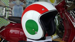 Vespa Jet Helm quotFLAGquot Italien [upl. by Leopoldeen]