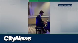 Toronto Maple Leafs goalie dazzles with piano skills [upl. by Hsekar]