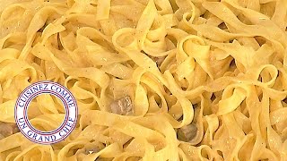 Tagliatelles au parmesan et au jambon [upl. by Atalanta]