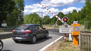 Spoorwegovergang AulnaysurMauldre F  Railroad crossing  Passage à niveau [upl. by Alden]