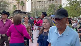 Plaza de Armas Domingo de baile quotMe pasas un restoquot [upl. by Airotel234]