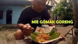 Makan Enak Mie Gomak Goreng Taucho  indonesian street food [upl. by Obbard]