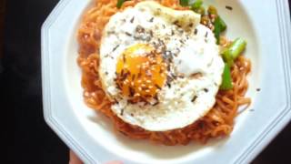 Koreanisch kochen  How to Serve korean spicy Instant Ramen  Korean Instant noodle 불닭 볶음면 [upl. by Akla]