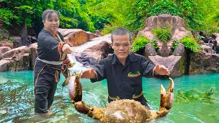 Dwarf Family Takes Daughter to School and Catches Giant Mountain Crab [upl. by Adam268]