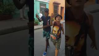 Streetart  2 guys freestyle rap in the streets of colombia [upl. by Jeno]