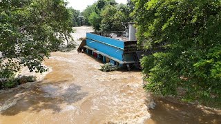 পাঁশকুড়া কংসাবতী নদীর বাঁধ ভেঙে দোতলা বাড়ি জলের তলায়। Panskura Flood পাঁশকুড়া বন্যাKangshabati [upl. by Ranit67]